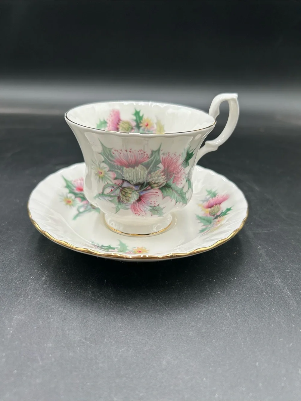 Royal Albert avebury bone China Teacup and Saucer - White Multicolor Flowers
